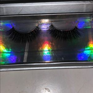False eyelashes